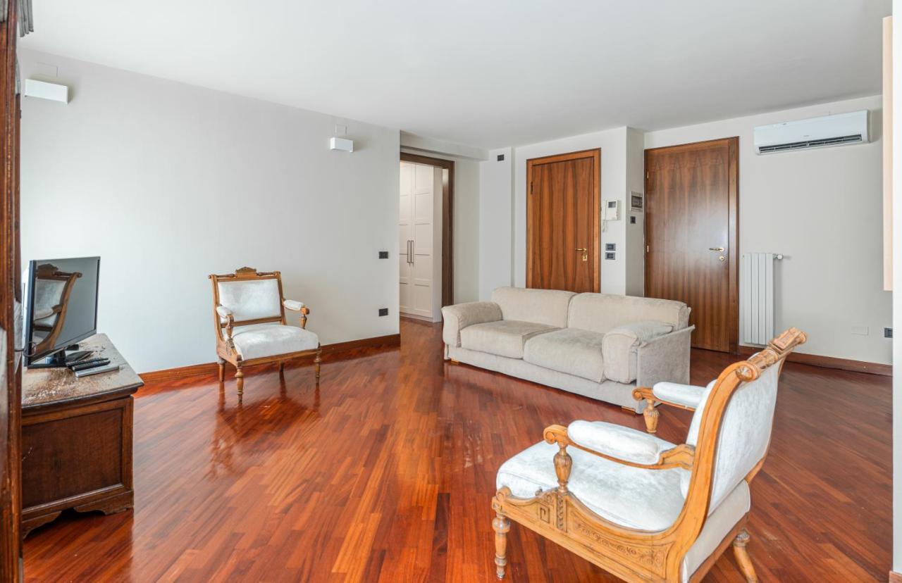 Cozy 2 Bedroom In The Heart Of Верона Экстерьер фото