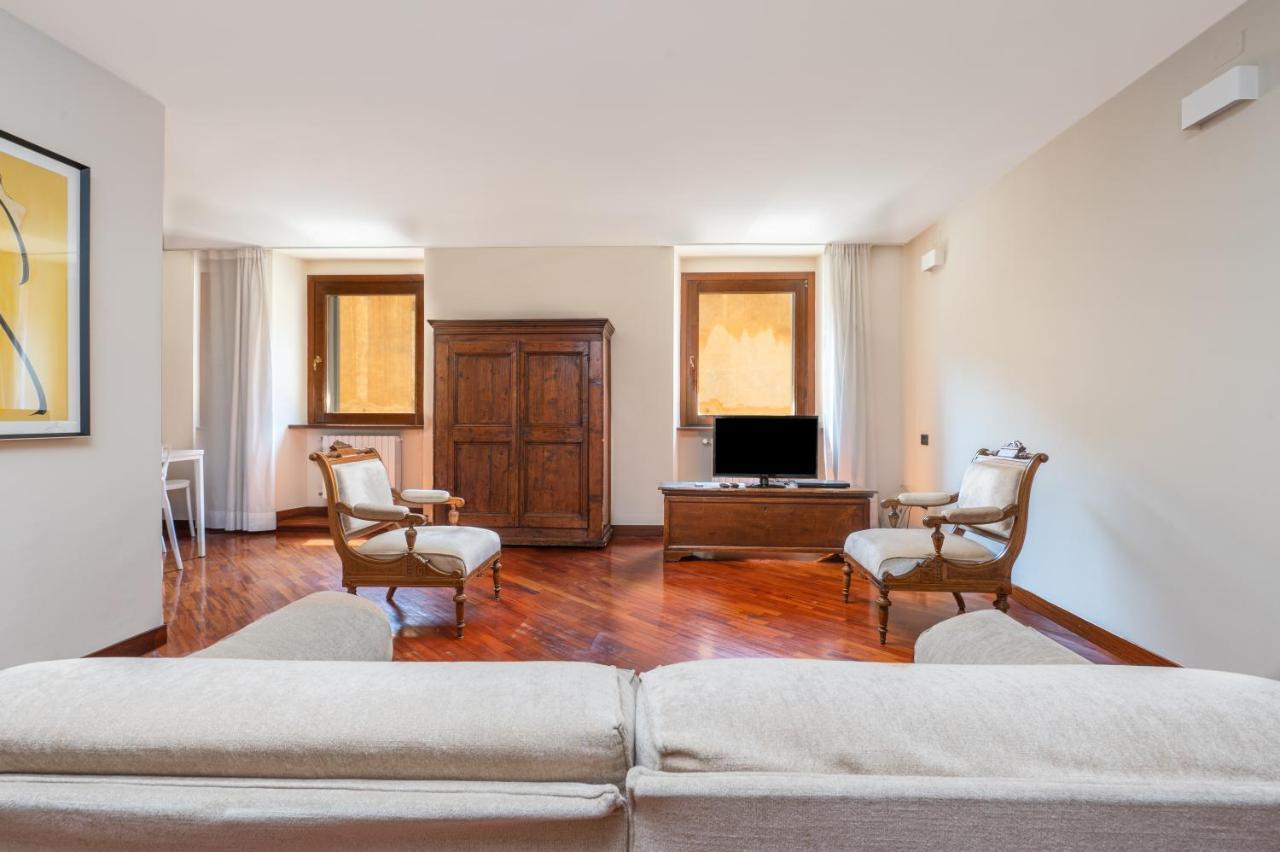 Cozy 2 Bedroom In The Heart Of Верона Экстерьер фото